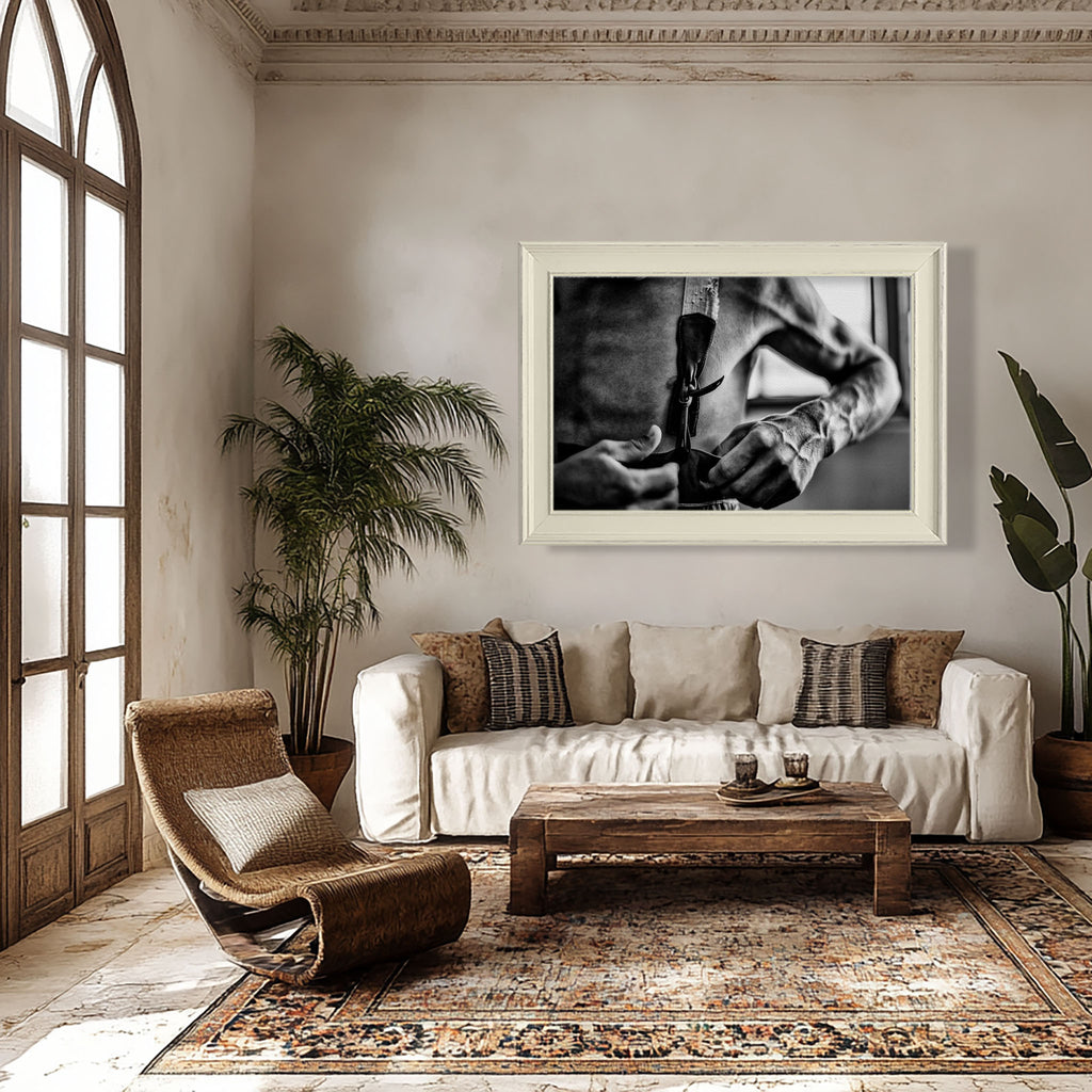 Fotografía fine art enmarcada en salón andaluz, decoración con arte taurino