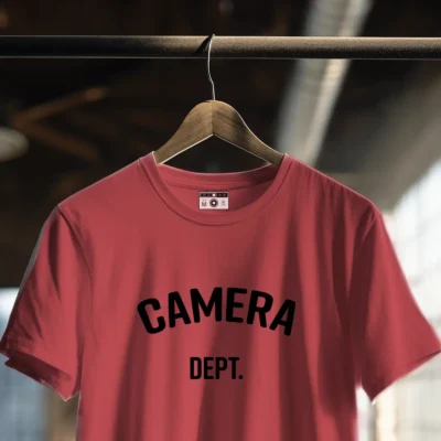 TSHIRTS Camiseta con la frase camera dept escrita en la parte delantera.
