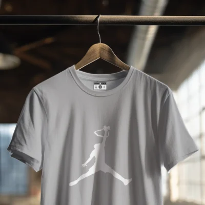 TSHIRTS Camiseta con logo jugador de baloncesto sosteniendo una cámara fotográfica