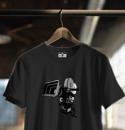 TSHIRTS Camiseta con ilustración de cámara cinematográfica clásica de negativo.